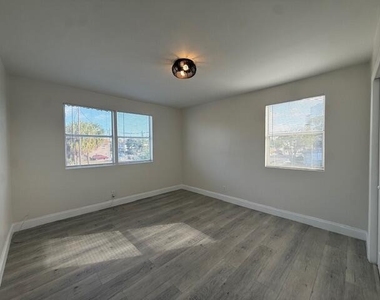904 4th Street - Photo Thumbnail 27