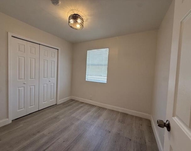 904 4th Street - Photo Thumbnail 36