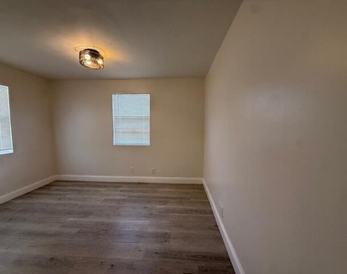 904 4th Street - Photo Thumbnail 34