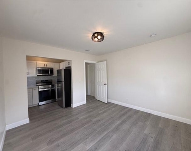904 4th Street - Photo Thumbnail 7