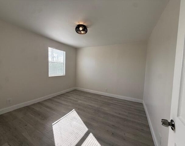 904 4th Street - Photo Thumbnail 25