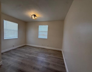 904 4th Street - Photo Thumbnail 33