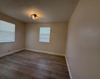 904 4th Street - Photo Thumbnail 35