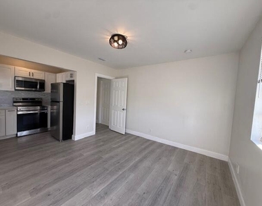904 4th Street - Photo Thumbnail 5