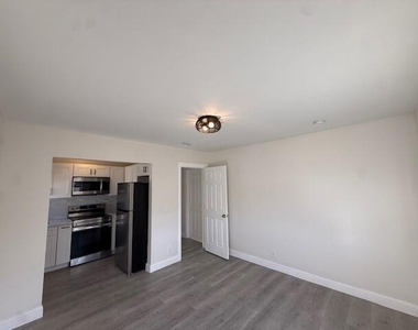 904 4th Street - Photo Thumbnail 6