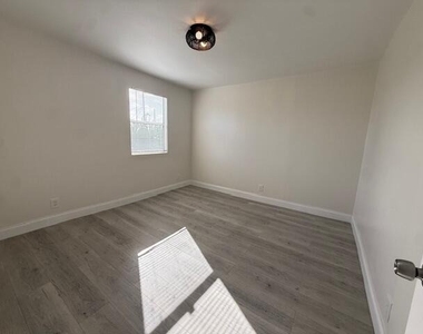 904 4th Street - Photo Thumbnail 24