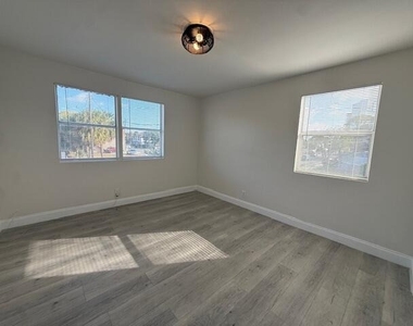 904 4th Street - Photo Thumbnail 29