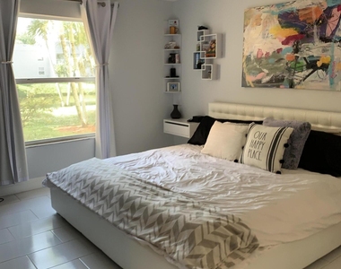 2500 Fiore Way - Photo Thumbnail 4