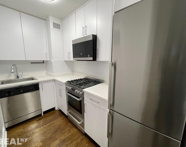 405 East 56th Street - Photo Thumbnail 2