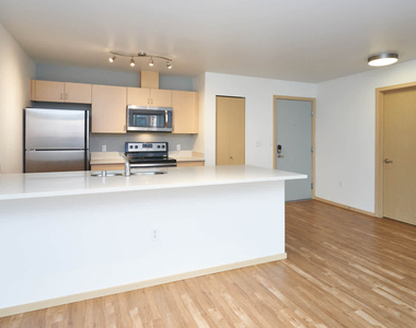 1530 15th Ave - Photo Thumbnail 4