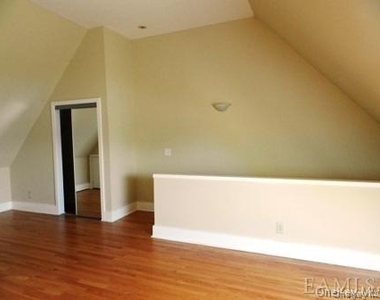 304 Chateau Rive Street - Photo Thumbnail 8