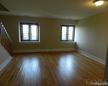 304 Chateau Rive Street - Photo Thumbnail 3