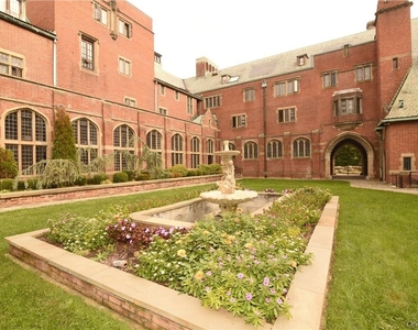 304 Chateau Rive Street - Photo Thumbnail 12