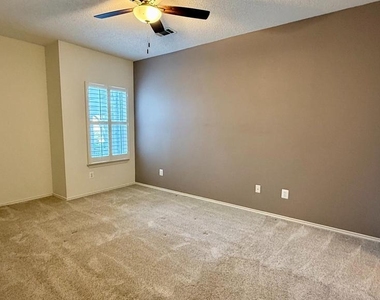 4417 Fair Stone Drive - Photo Thumbnail 7