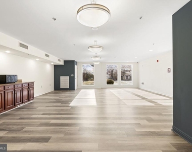 7040 Oxford Avenue - Photo Thumbnail 18