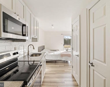 7040 Oxford Avenue - Photo Thumbnail 13