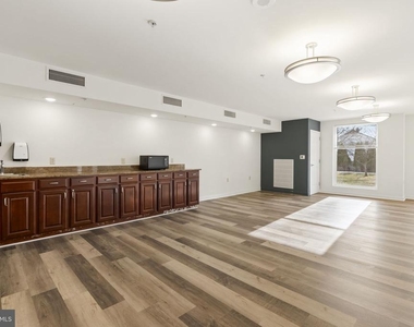 7040 Oxford Avenue - Photo Thumbnail 19