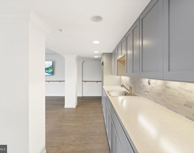 7040 Oxford Avenue - Photo Thumbnail 7