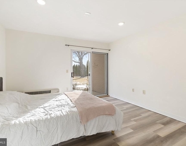 7040 Oxford Avenue - Photo Thumbnail 16