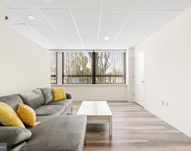 7040 Oxford Avenue - Photo Thumbnail 24