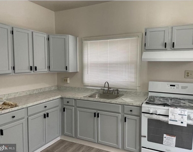 352 N Gross Street - Photo Thumbnail 1