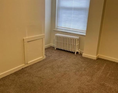 352 N Gross Street - Photo Thumbnail 3