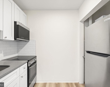 7040 Oxford Avenue - Photo Thumbnail 30