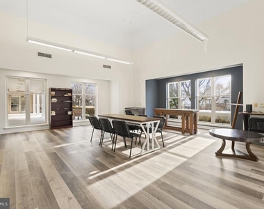 7040 Oxford Avenue - Photo Thumbnail 23