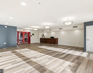 7040 Oxford Avenue - Photo Thumbnail 24