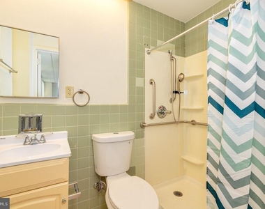7040 Oxford Avenue - Photo Thumbnail 7