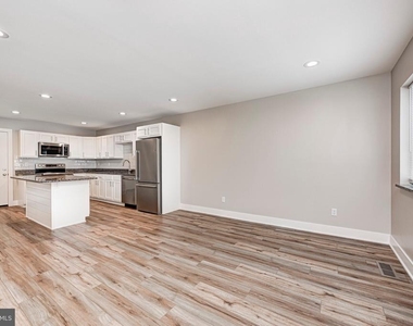 7040 Oxford Avenue - Photo Thumbnail 5