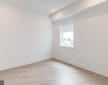 1622 Point Breeze Avenue - Photo Thumbnail 9