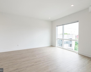 1622 Point Breeze Avenue - Photo Thumbnail 7