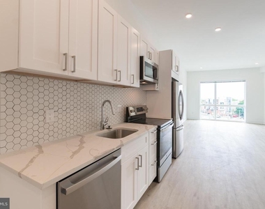 1622 Point Breeze Avenue - Photo Thumbnail 2