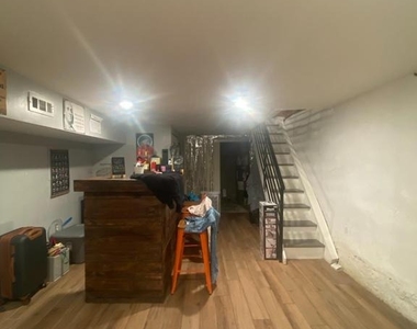1717 Fontain Street - Photo Thumbnail 5