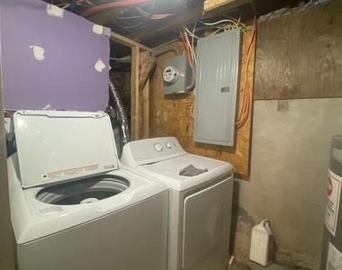 1717 Fontain Street - Photo Thumbnail 6