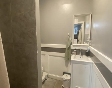 1717 Fontain Street - Photo Thumbnail 8
