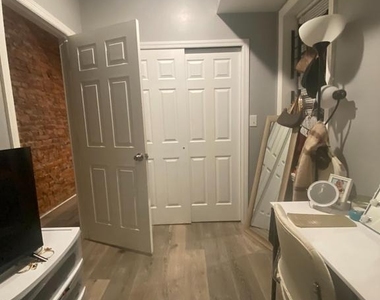 1717 Fontain Street - Photo Thumbnail 2