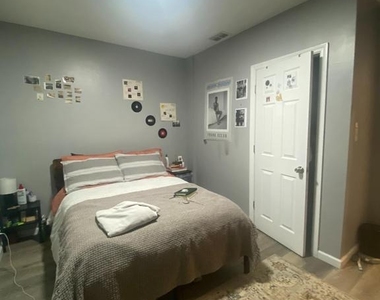 1717 Fontain Street - Photo Thumbnail 13