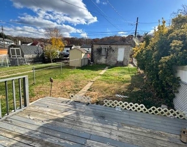 1136 Stirling Street - Photo Thumbnail 11