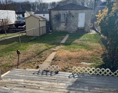 1136 Stirling Street - Photo Thumbnail 9