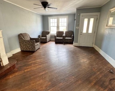 1136 Stirling Street - Photo Thumbnail 7