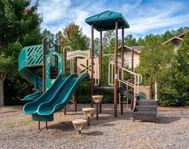 300 Cosgrove Avenue - Photo Thumbnail 15