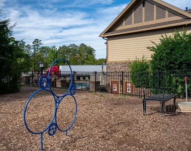300 Cosgrove Avenue - Photo Thumbnail 10