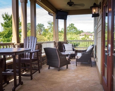 300 Cosgrove Avenue - Photo Thumbnail 12