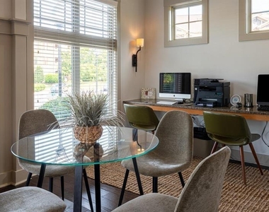 300 Cosgrove Avenue - Photo Thumbnail 8