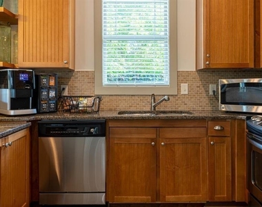 300 Cosgrove Avenue - Photo Thumbnail 9