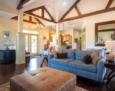 300 Cosgrove Avenue - Photo Thumbnail 4
