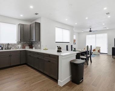 1208 W Oltorf St - Photo Thumbnail 3