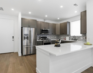 1208 W Oltorf St - Photo Thumbnail 5